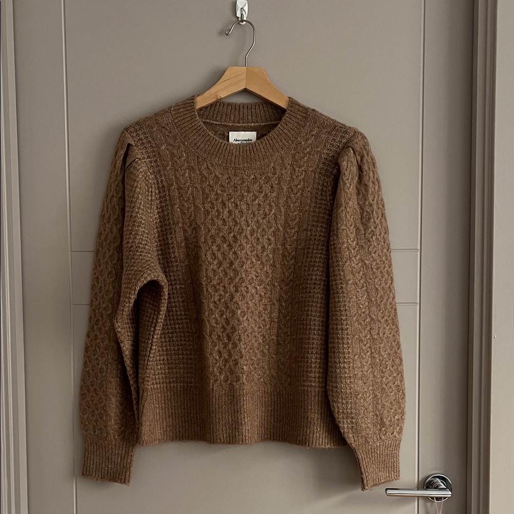 Abercrombie & Fitch Women’s Tan Mockneck Sweater